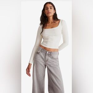 Madewell
Square-Neck Long-Sleeve Crop Tee in Sleekhold white